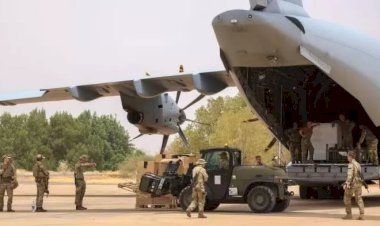 Almanya, İngiltere'yi 'Sudan'dan tahliyeleri geciktirmekle' suçladı