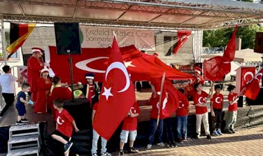 Krefeld Merkez Camii’nde 20. Sevgi ve Dostluk Şöleni coşkuyla gerçekleştirildi