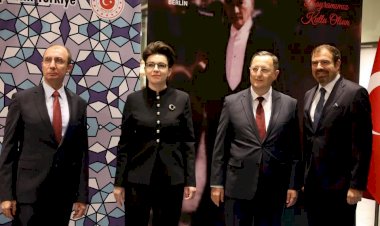 Türkiye Cumhuriyeti 102 Yaşında!