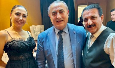 WUPPERTAL’DE TÜRK HALK MÜZİĞİ RÜZGARI: EDA DOĞANAY VE LATİF DOĞAN AYNI SAHNEDE