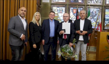 DUISBURG’DAN 38 YILLIK HİZMETE ALTIN NİŞAN