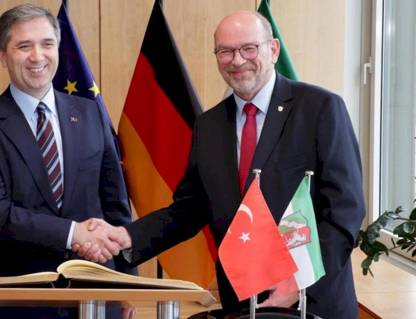 DÜSSELDORF’TA DOSTLUK BULUŞMASI: TÜRKİYE VE ALMANYA ARASINDA GÜÇLÜ MESAJLAR