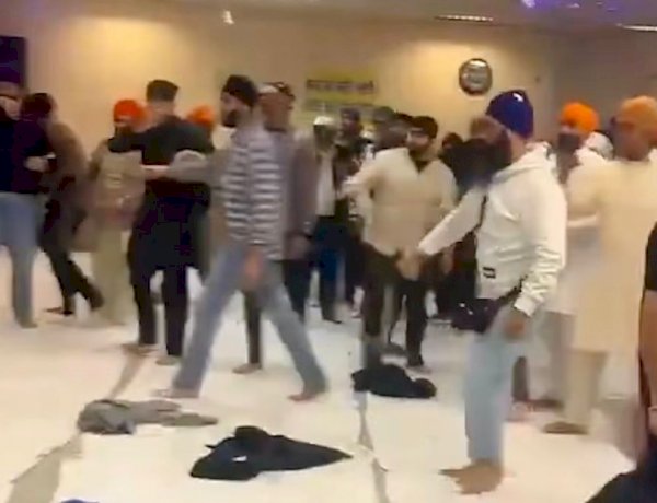 Moers’te Sih İbadethanesinde Büyük Kavga: 11 Kişi Yaralandı