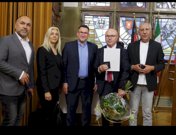 DUISBURG’DAN 38 YILLIK HİZMETE ALTIN NİŞAN
